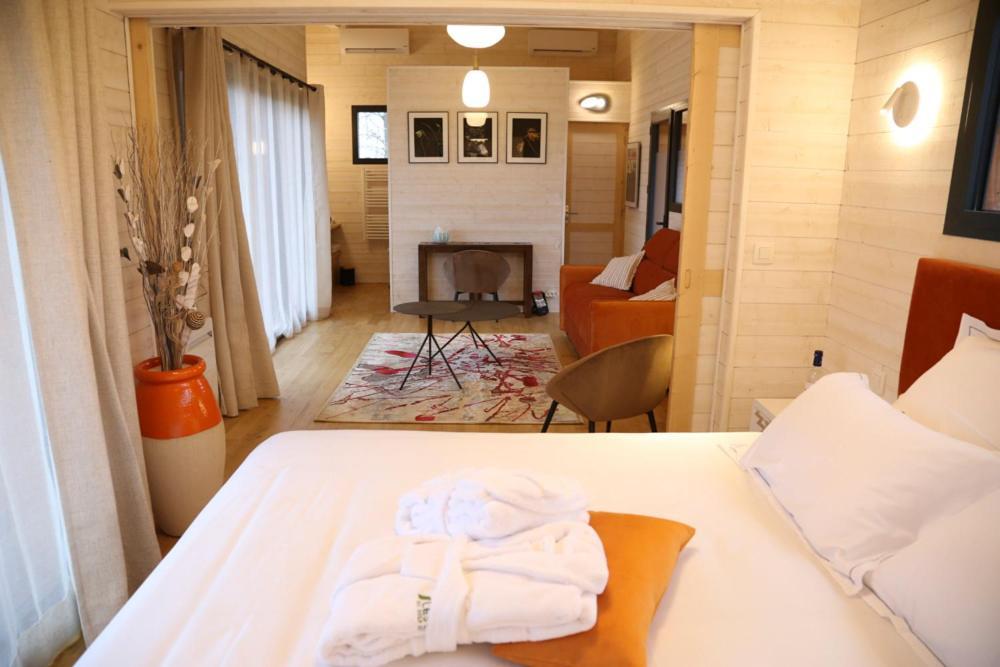 Les Lodges Du Golf De La Marterie Saint-Félix-de-Reillac-et-Mortemart Εξωτερικό φωτογραφία