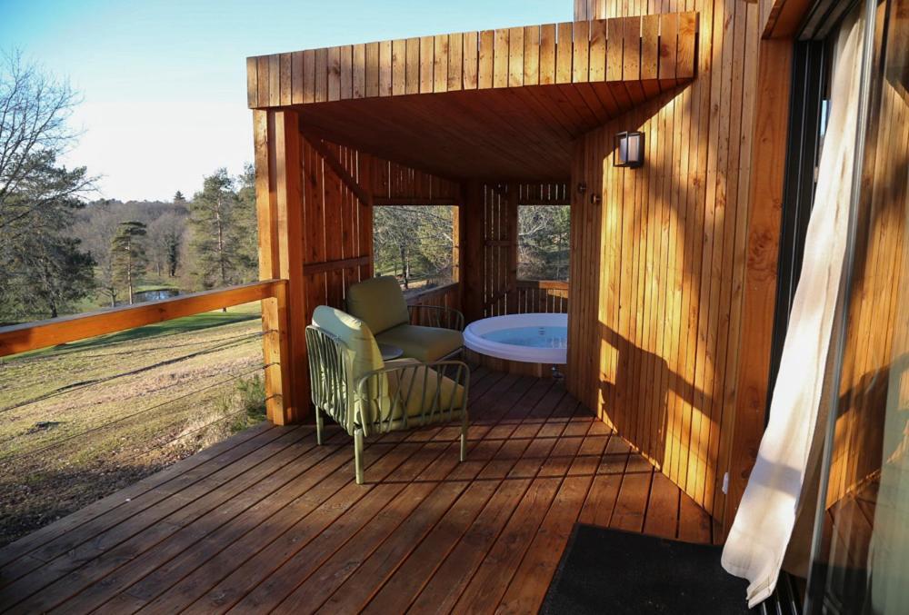Les Lodges Du Golf De La Marterie Saint-Félix-de-Reillac-et-Mortemart Εξωτερικό φωτογραφία